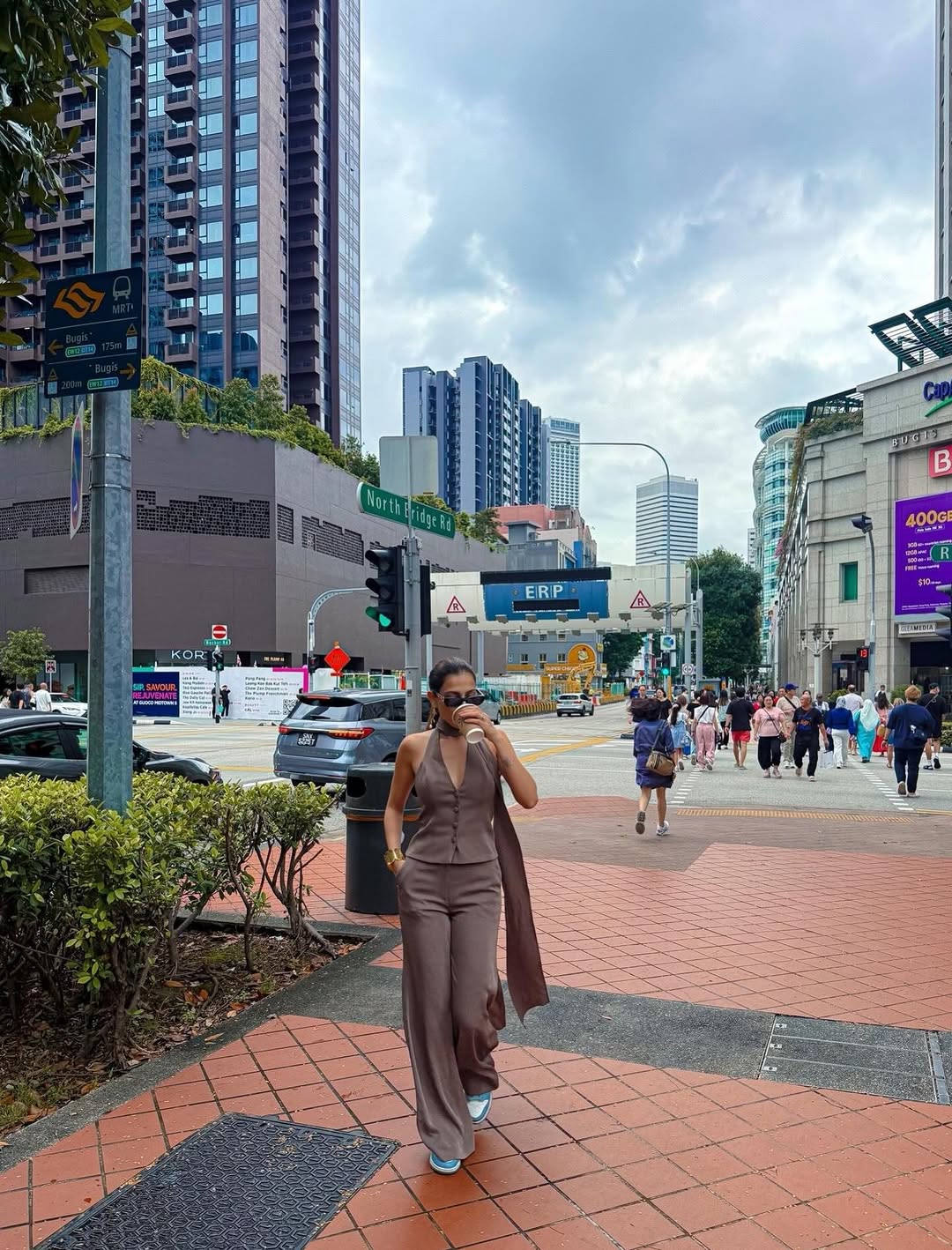 Day_1_in_Singapore-_power_fits__coffee_dates___my_favourite_plus_one__Carrying_my__toryburch_beauty_from__theluxuryedit_4__Your_go-to_dest_4_jpg.jpg